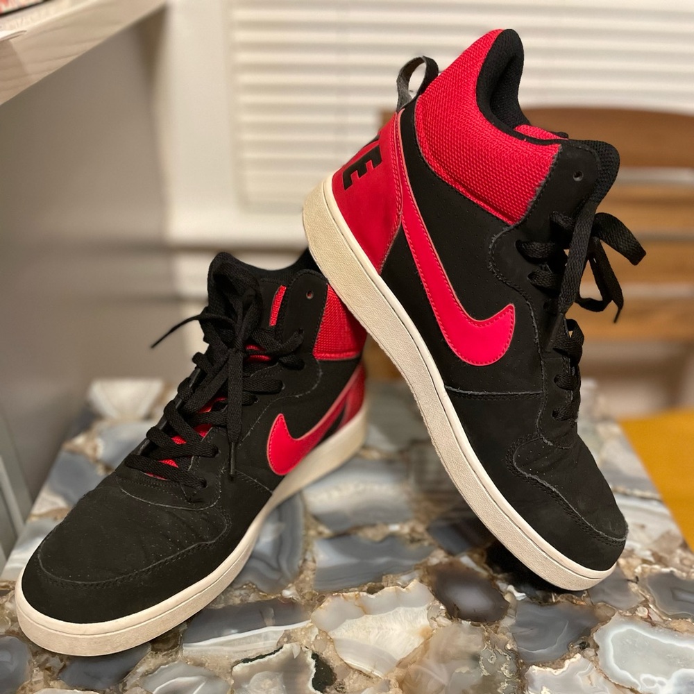 Nike Court Borough Sneakers Black Red
Suede Basketball Shoes Mens 9.5 US